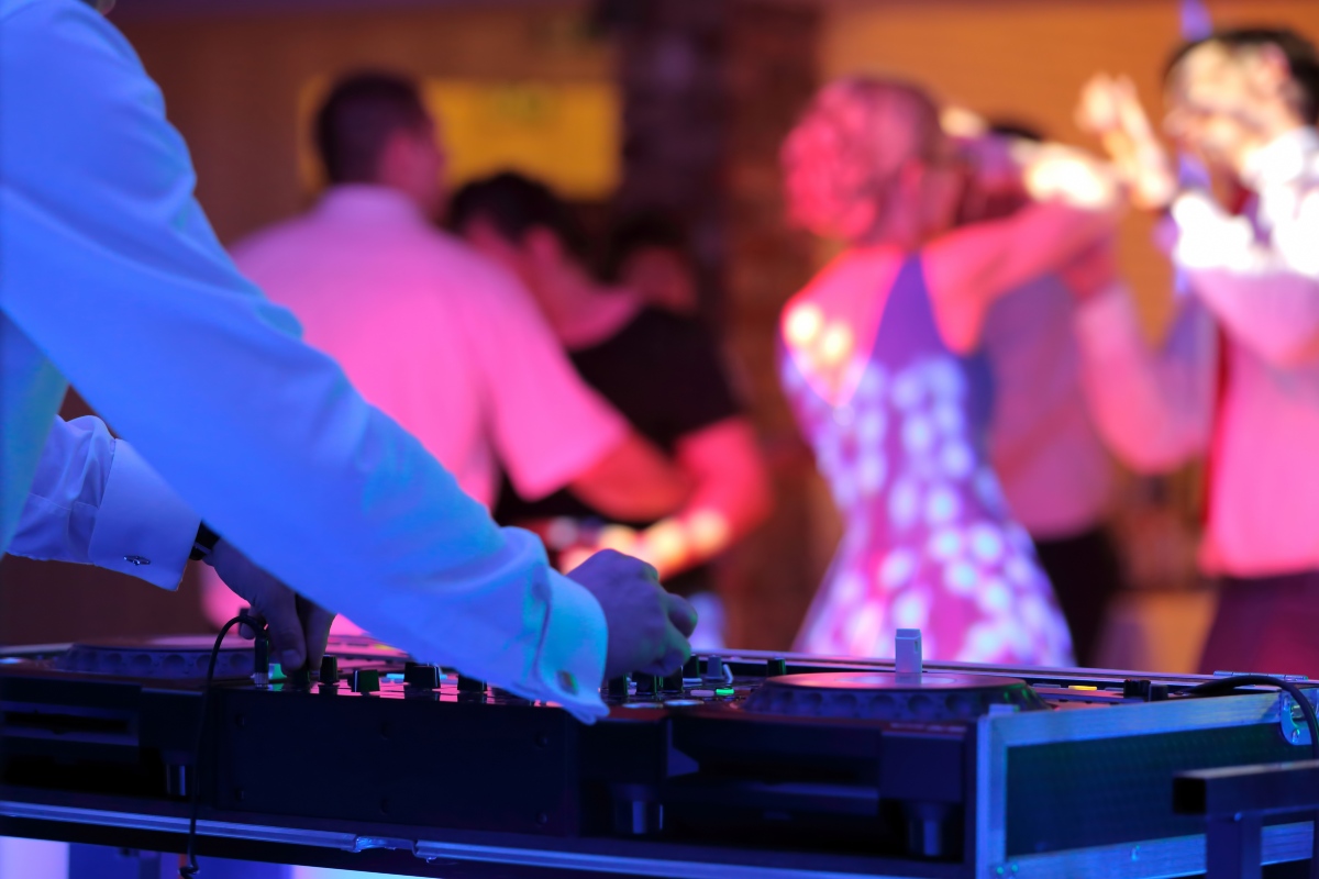 DJ festa matrimonio musica mixer