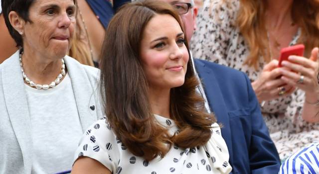Kate Middleton, outfit da regina d&#8217;autunno: incanta in vinaccia e verde salvia