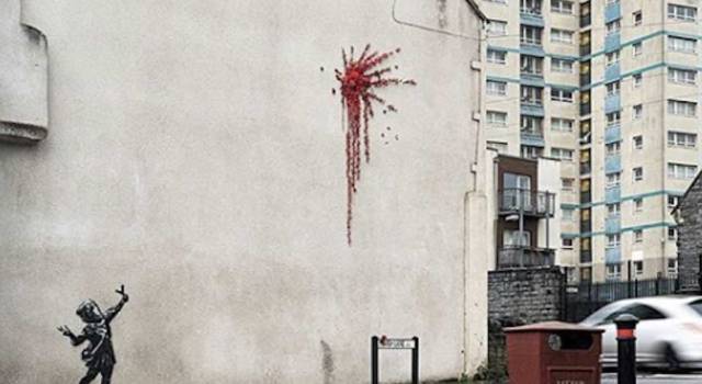 Banksy: a Bristol il murale dedicato all&#8217;amore