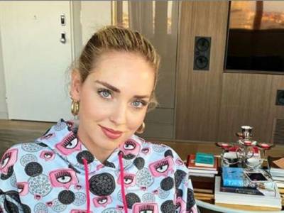 Chiara Ferragni indossa la tuta della capsule collection Oreo