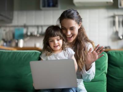 Video chiamata mamma e figlia