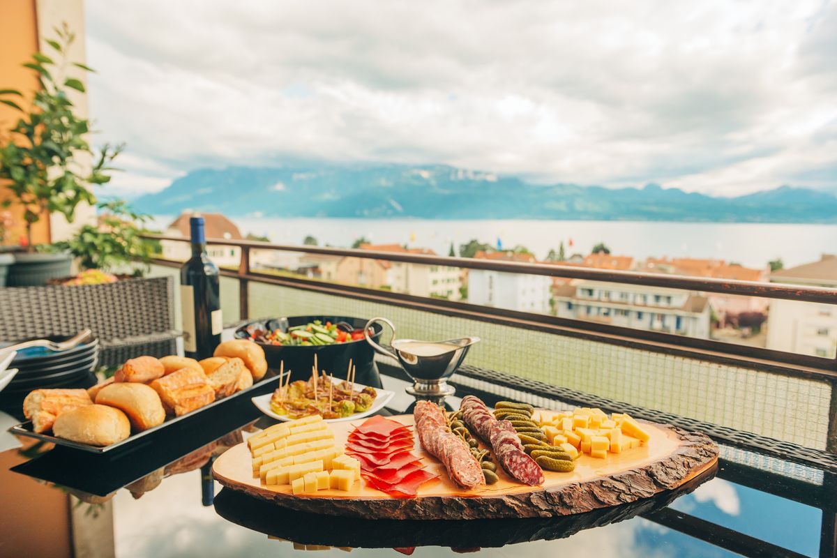 colazione balcone cibo