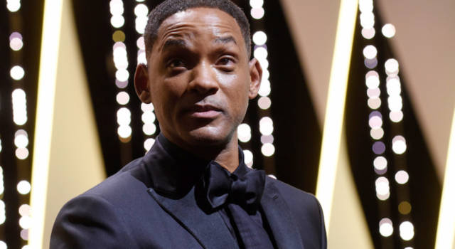 Will Smith dà uno schiaffo a Chris Rock in diretta agli Oscar: il motivo riguarda sua moglie