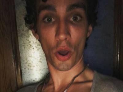 Robert Sheehan