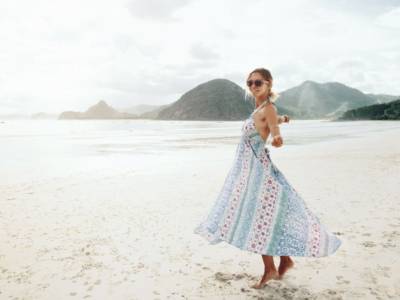 Come vestirsi per un falò in spiaggia