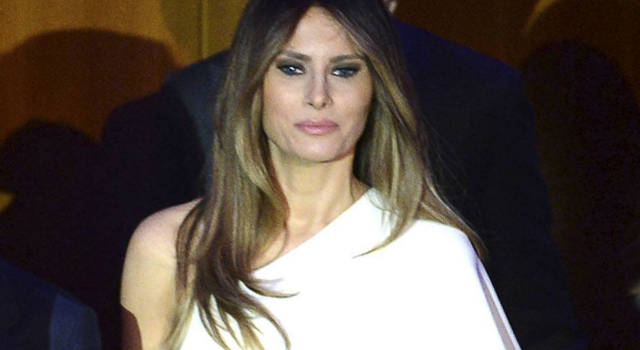 Uscire di scena dalla Casa Bianca con stile: i due look chic di Melania Trump