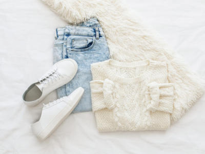 Maglione bianco e jeans