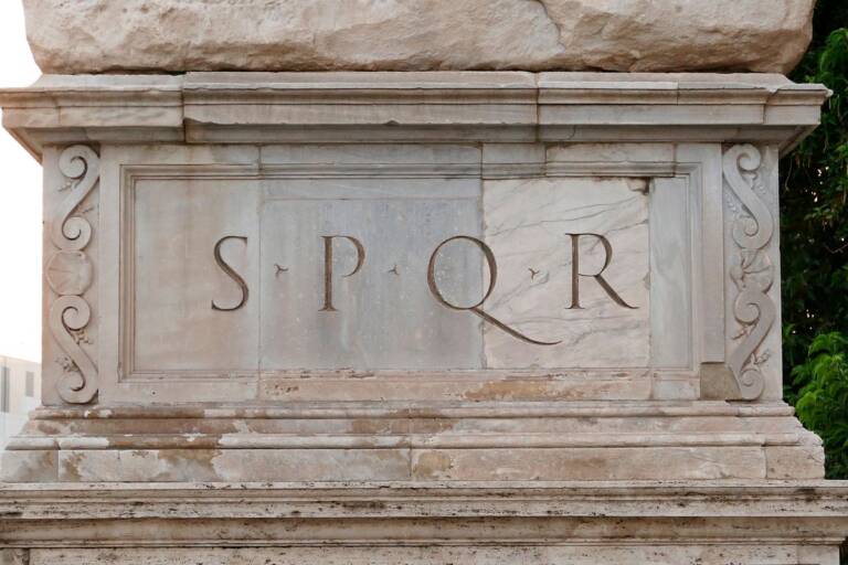 spqr-il-significato-dell-acronimo-che-si-usava-nell-antica-roma