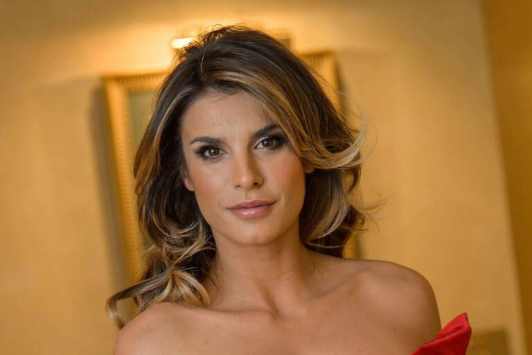 Elisabetta Canalis Segue La Moda Dello Sideboob: Gli Scatti Senza ...