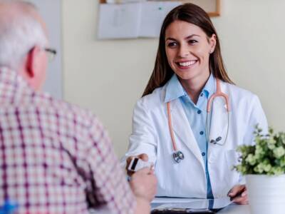 dottoressa paziente anziano geriatria