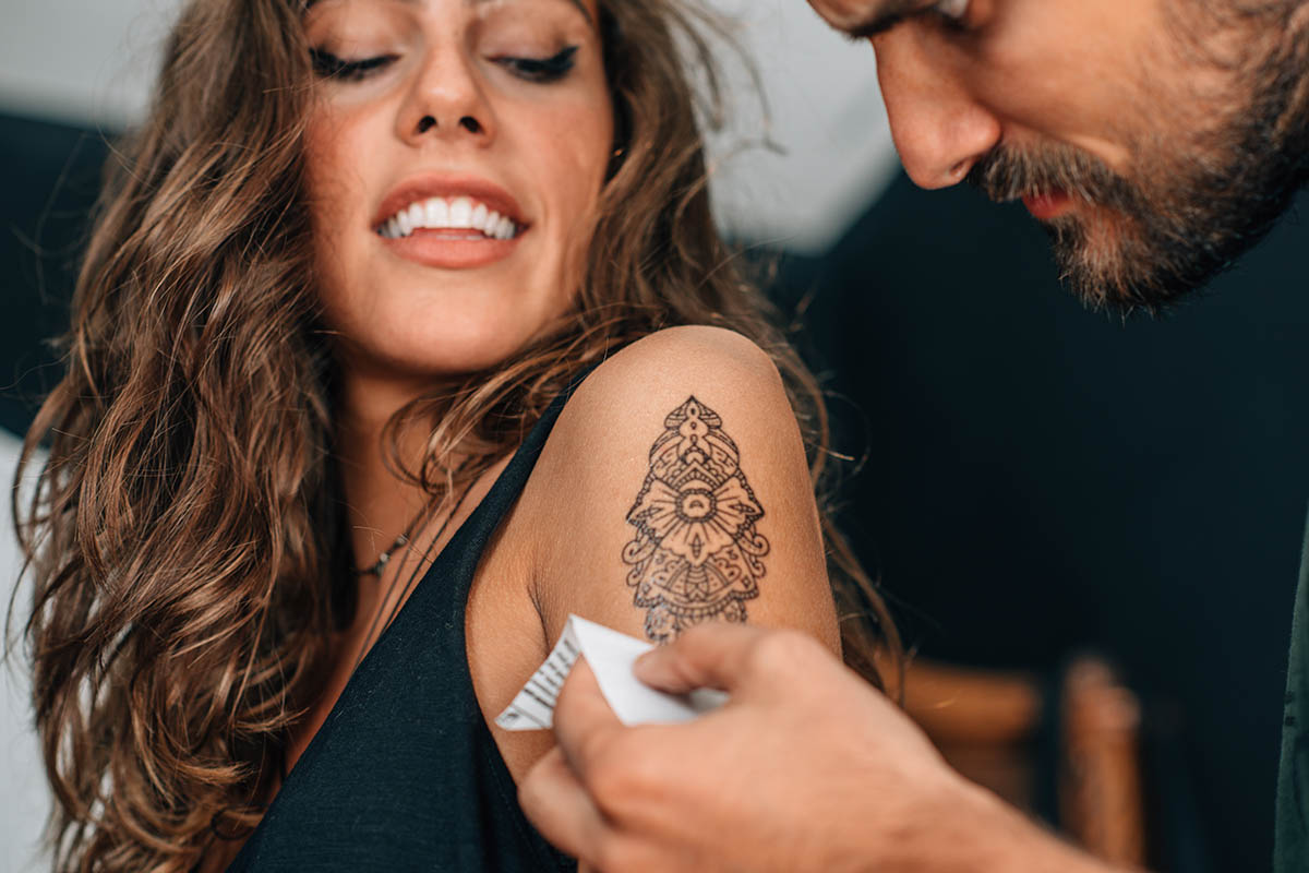 Tatuaggi temporanei fai da te: come realizzarli con le istruzioni semplici
