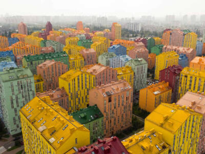 kiev città case colorate