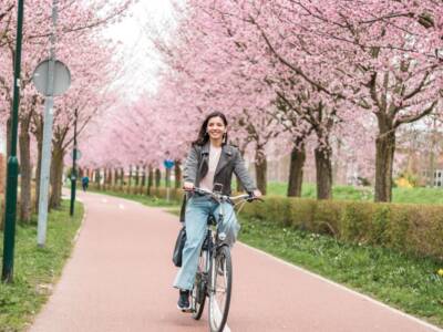 ragazza in bici