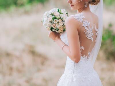 Hai finalmente detto “sì”? È giunto il momento di scegliere l’abito da sposa!