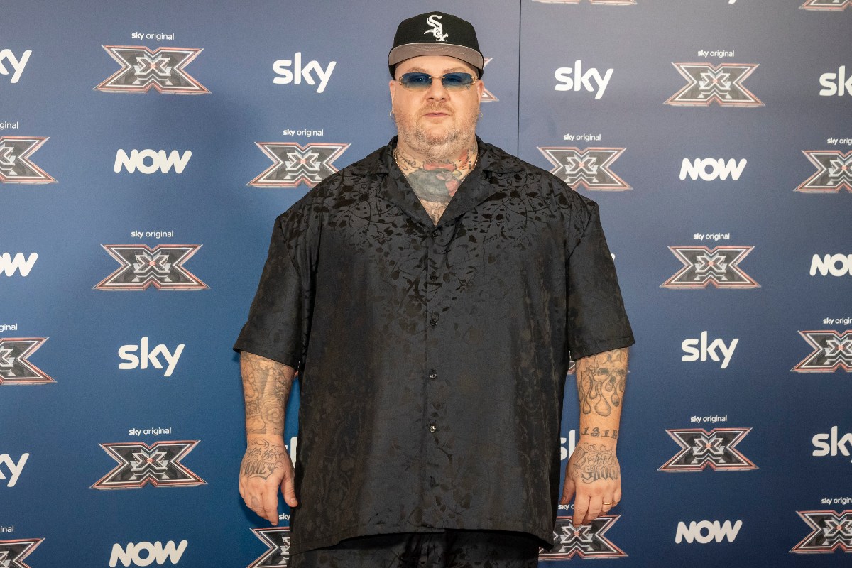 Chi è Jake La Furia, tutto sul rapper e giudice di X Factor: carriera e vita privata