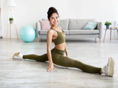 ragazza ginnastica casa esercizi