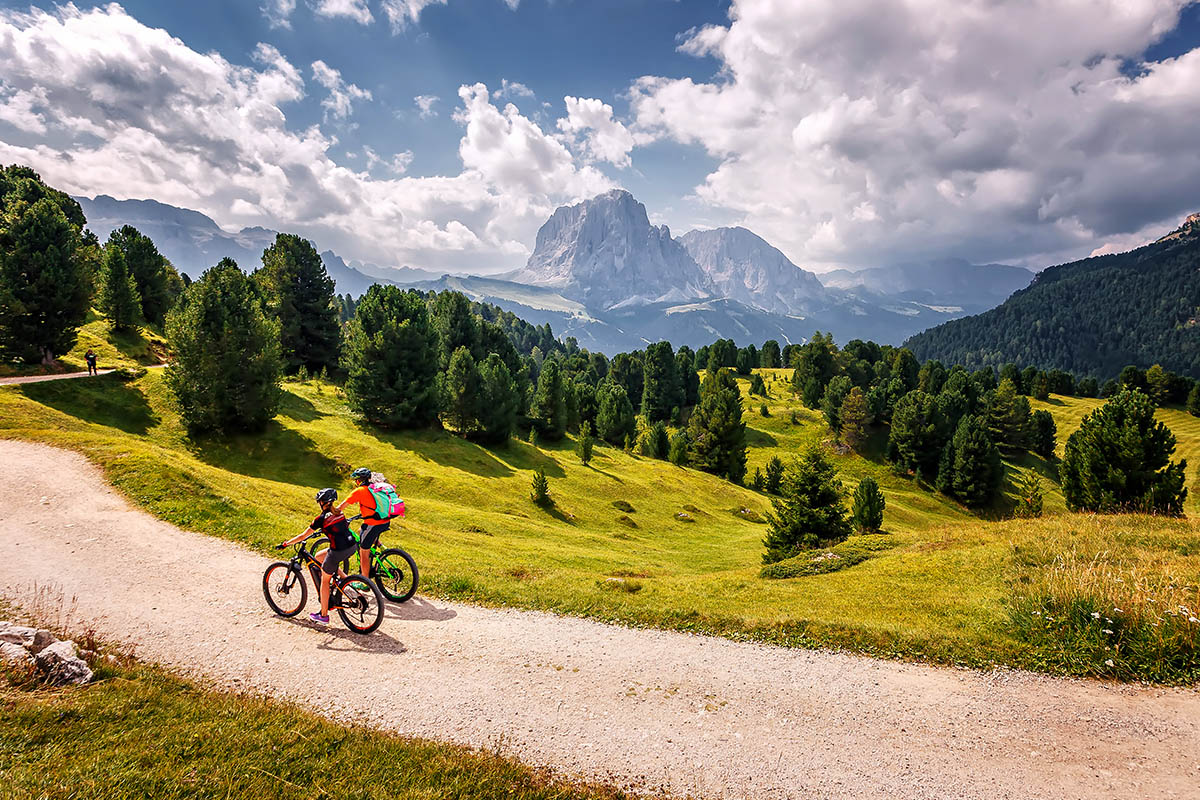 bicicletta percorso montagna alpi