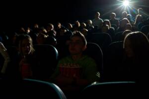 cinema spettatori film popcorn