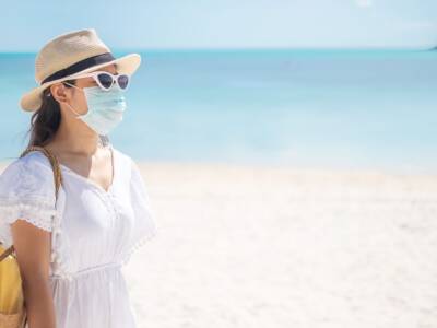 ragazza mare spiaggia mascherina