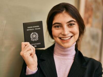 ragazza passaporto unione europea