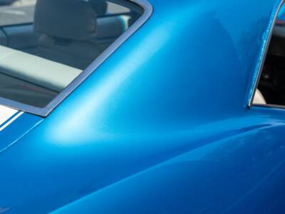 carrozzeria auto colore blu