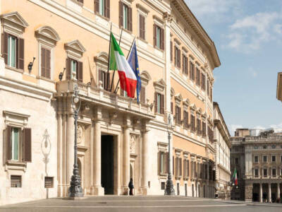 edificio parlamento roma italia montecitorio