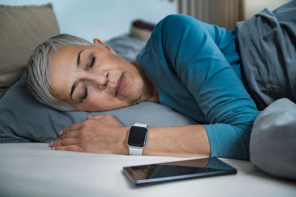 donna dorme sonno tecnologia