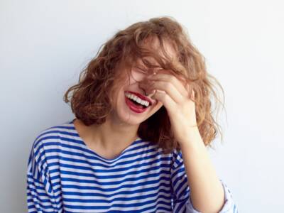 Frasi spiritose su se stessi: quando ridere è la migliore medicina