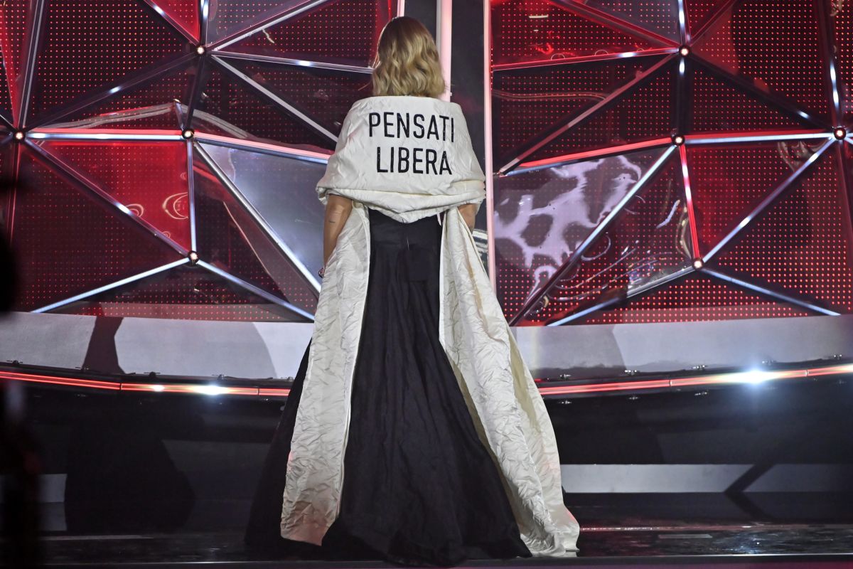 Chiara Ferragni sanremo 2023 pensati libera