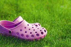 Crocs viola