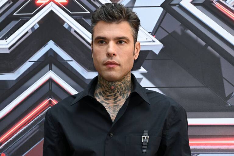 Fedez Ha Un Interprete Speciale La Dolce Gag Con Leone E Vittoria