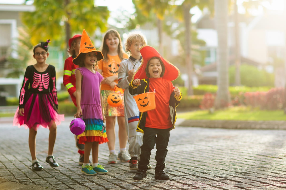 bambini travestimento Halloween dolcetto scherzetto