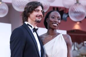 Leonardo Puliti e Paola Egonu sfilano insieme sul red carpet di Venezia 2024