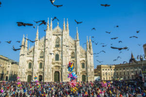 piazza duomo milano persone