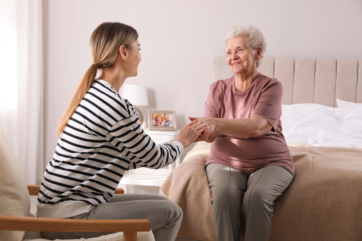 donne nipote nonna aiuto affetto camera