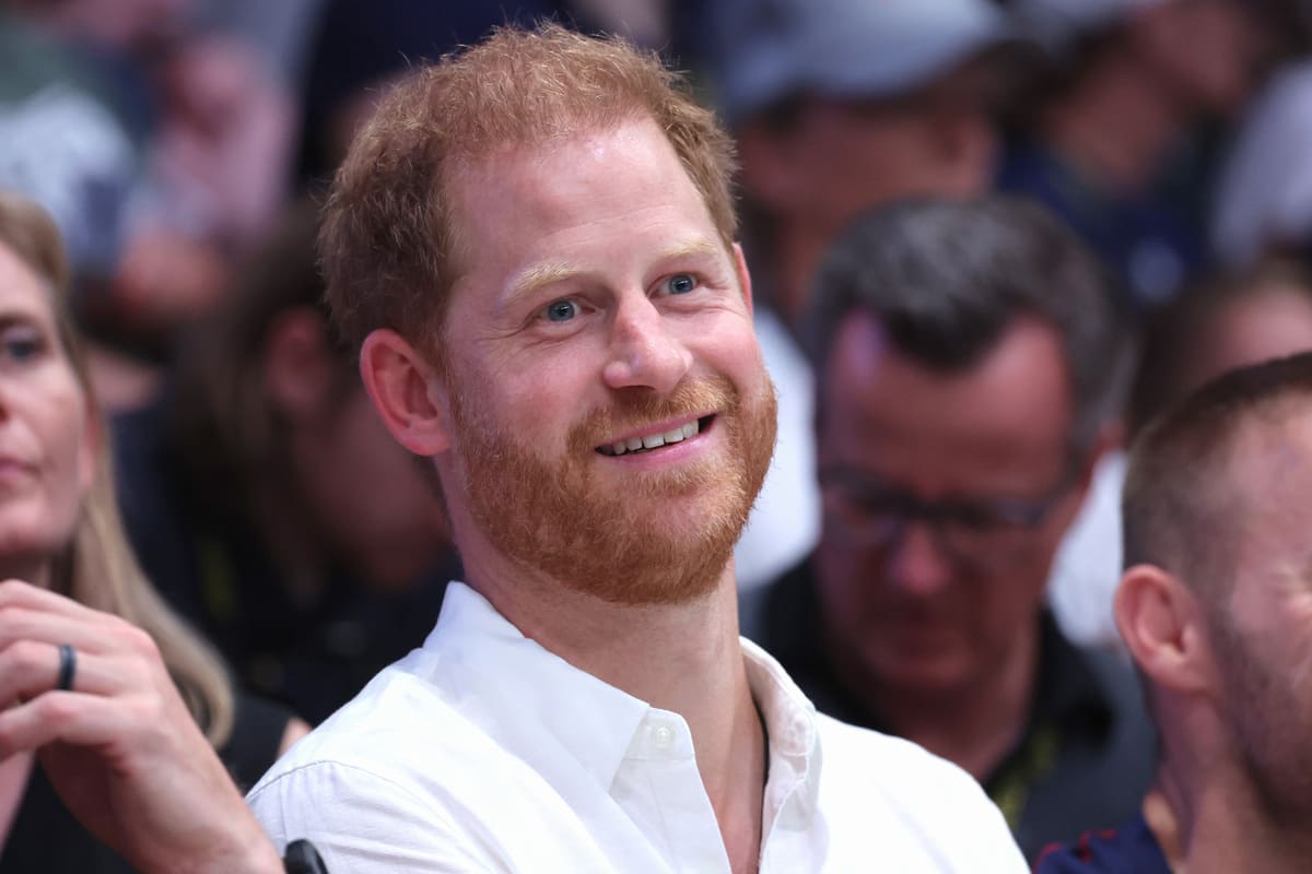 Il principe Harry vola a Londra ma non incontra il padre: continuano le tensioni