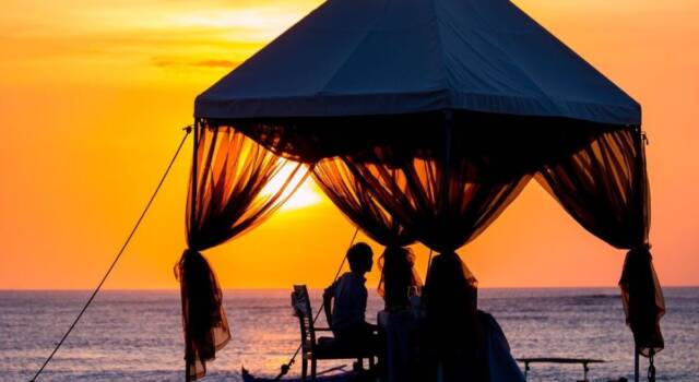 Cosa indossare ad una cena in spiaggia