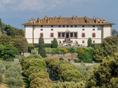 Villa La Ferdinanda, la dimora dei Cento Camini scelta da Cecilia Rodriguez per il matrimonio