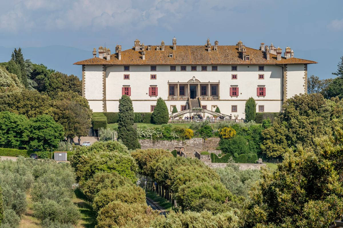 Villa La Ferdinanda, la dimora dei Cento Camini scelta da Cecilia Rodriguez per il matrimonio