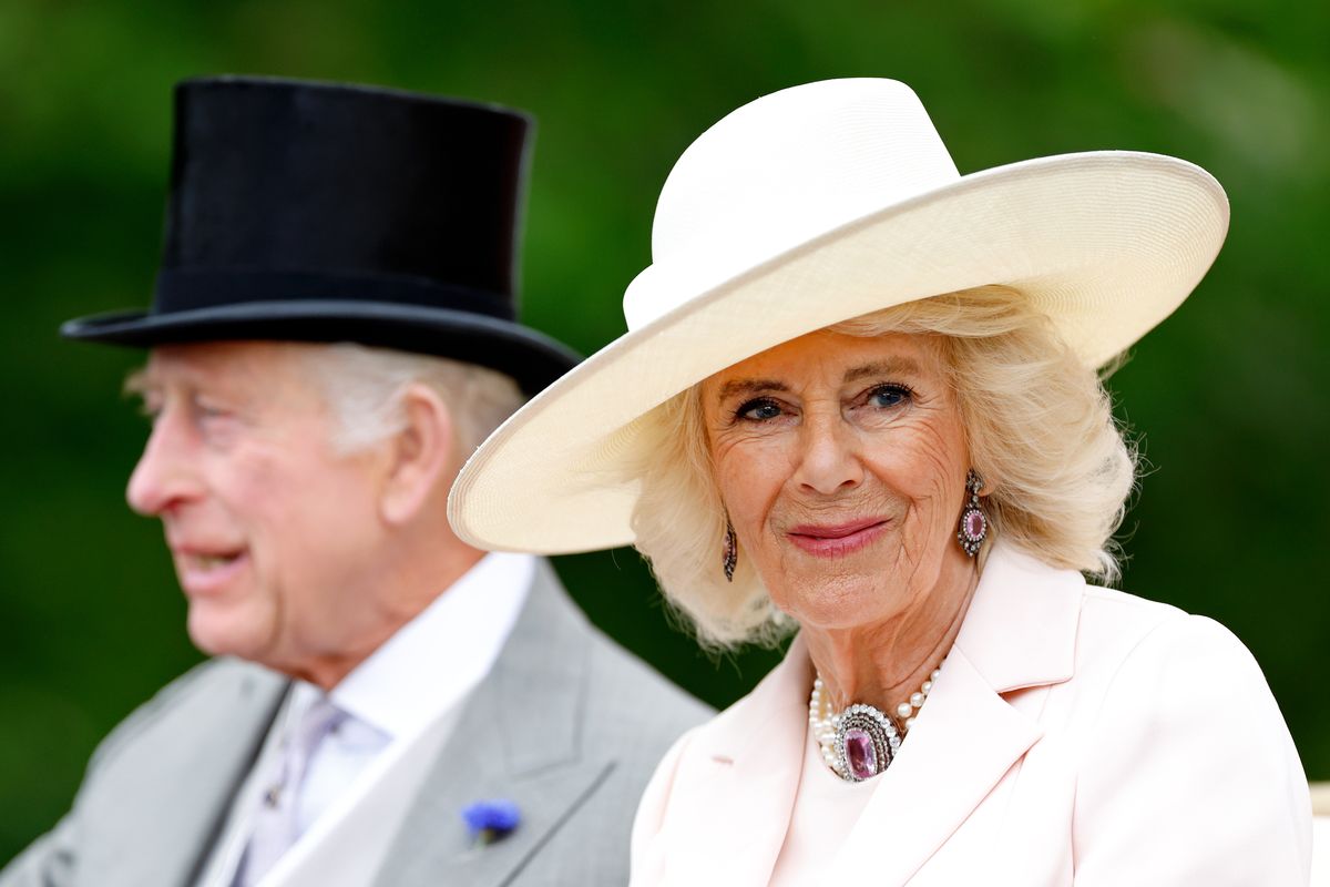 Paura per la salute della Regina Camilla, impegni annullati: “Si è ammalata”