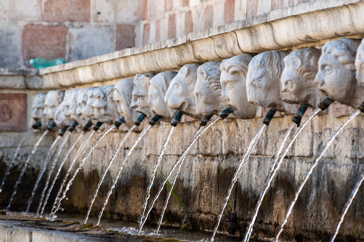 Proverbi abruzzesi in dialetto con traduzione in italiano