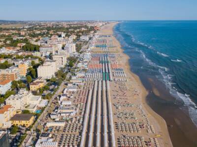 Veduta aerea di una spiaggia in Emilia Romagna