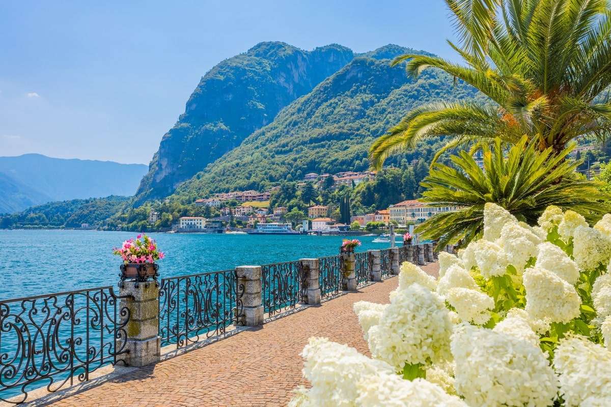 Vista del Lago di Como da una terrazza