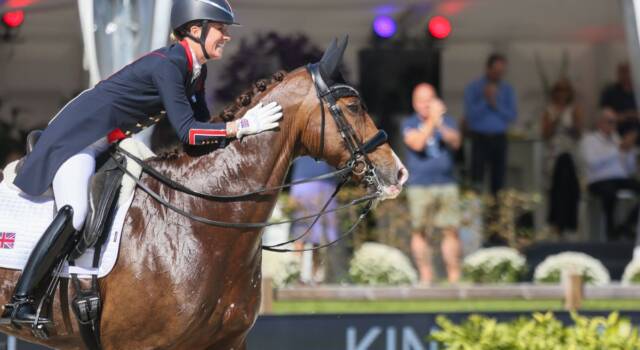 Chi è Charlotte Dujardin, la cavallerizza bandita dalle Olimpiadi di Parigi