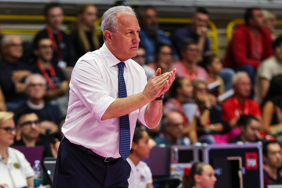 Chi è Julio Velasco, allenatore della Nazionale femminile di pallavolo