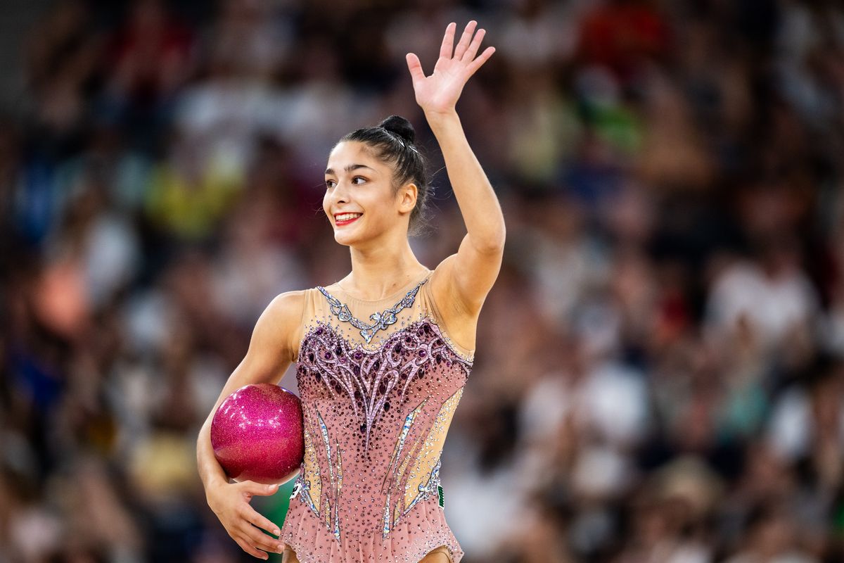 Chi è Sofia Raffaeli, la stella della ginnastica ritmica alle Olimpiadi di Parigi