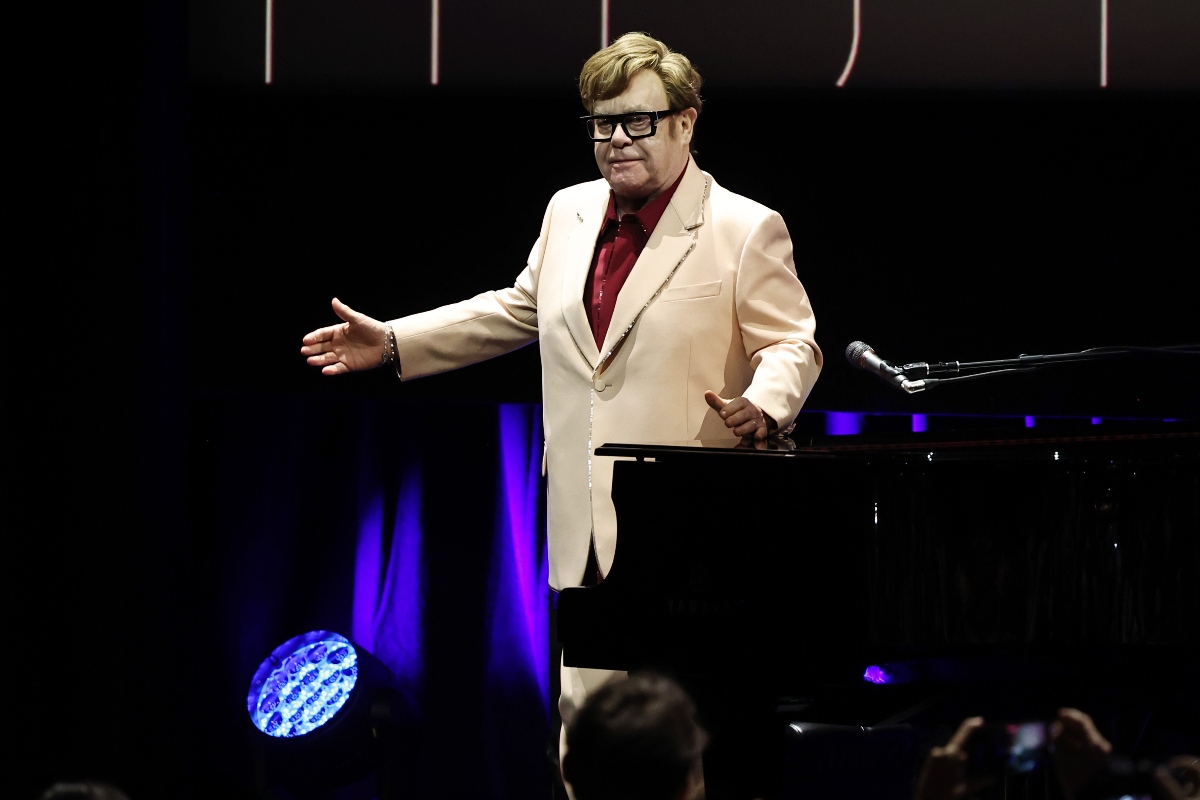 Elton John: “Sono senza prostata, ginocchia e tonsille”