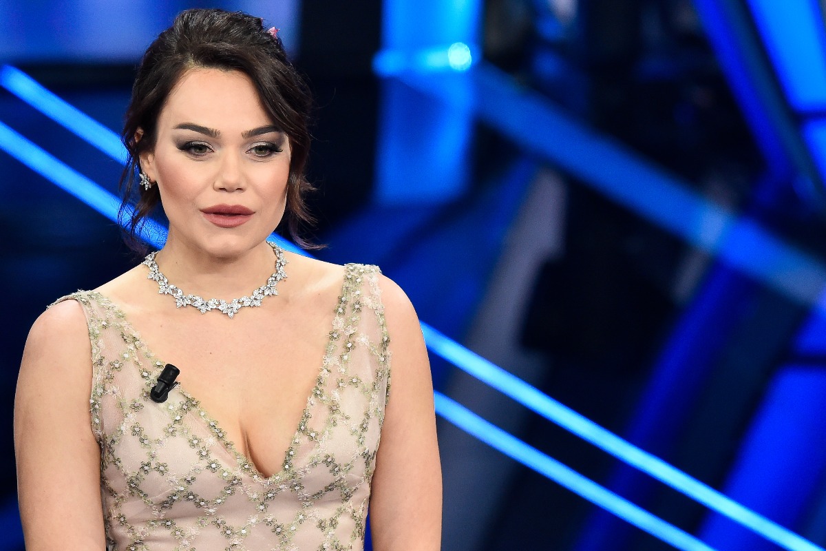 Romina Carrisi: “Dopo il parto mi vedo enorme e non si dorme…”