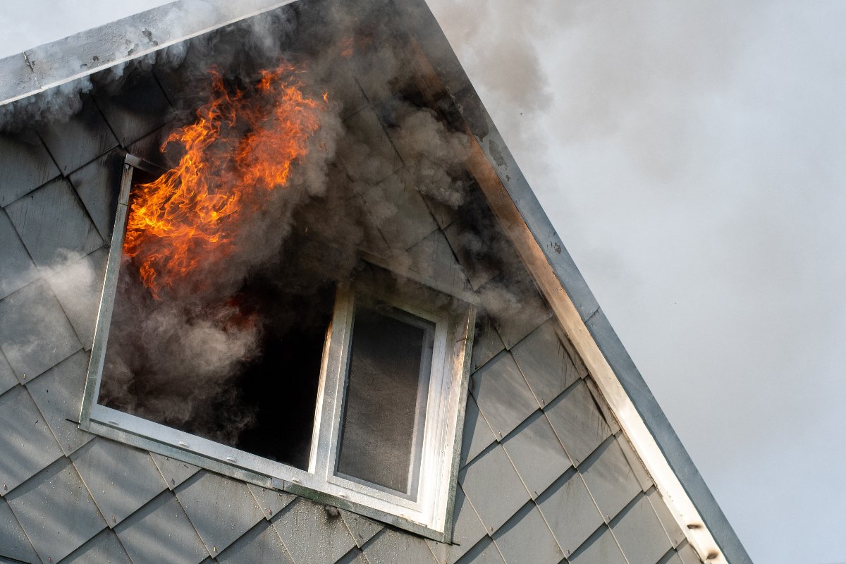 Mamma e 5 figli muoiono nell’incendio scoppiato in casa: il caso resta irrisolto