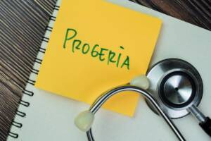 scritta progeria con stetoscopio medico